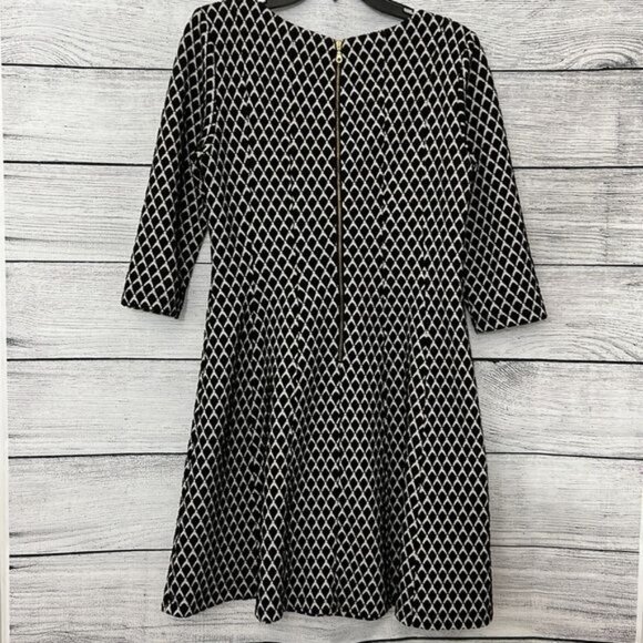 Taylor Geometric Fit & Flare Dress With 3/4 Sleeves Size 8 - Picture 3 of 3
